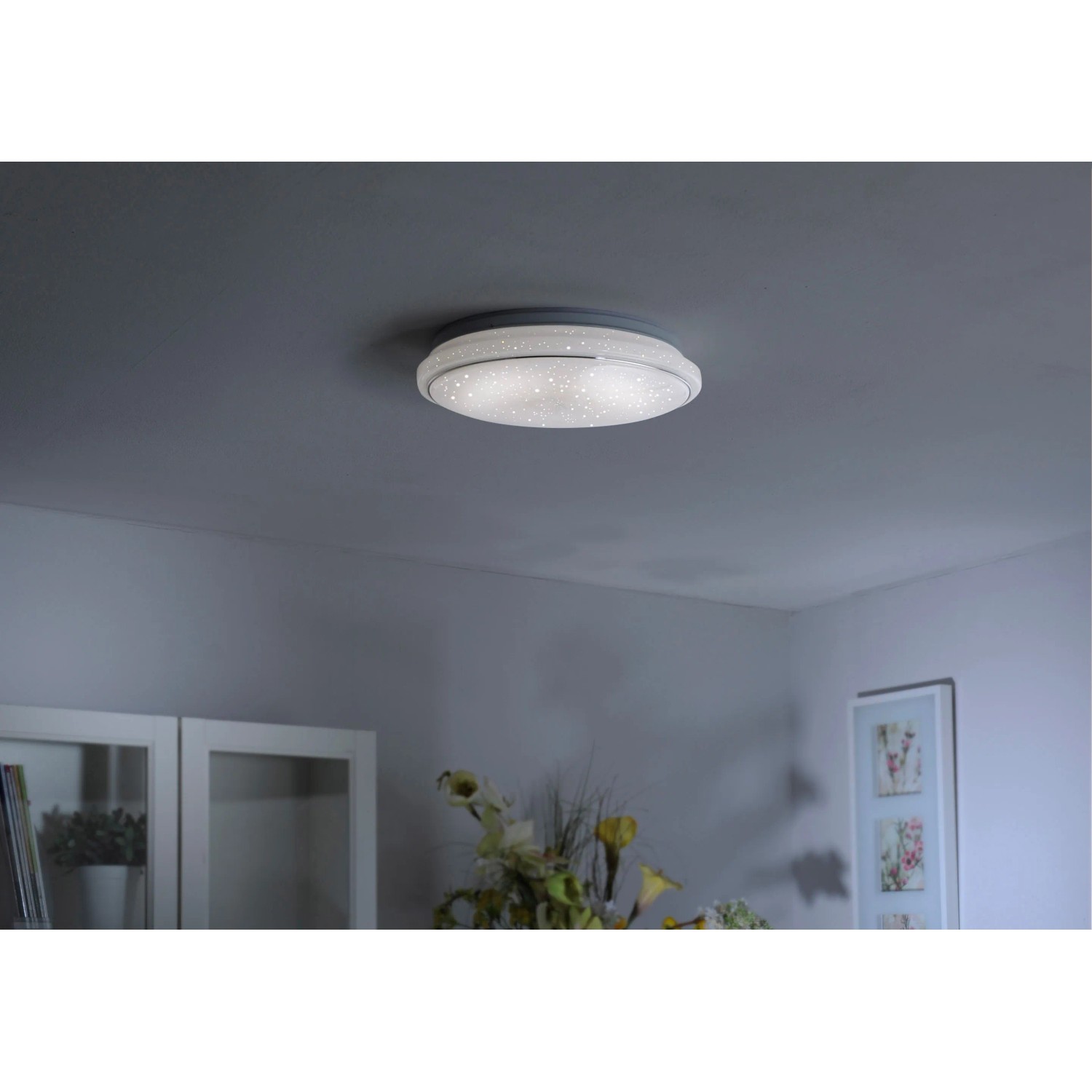 Weiße LED-Deckenleuchte Jupiter Ø 44 cm mit Sternenhimmel-Effekt für stimmungsvolle Beleuchtung.