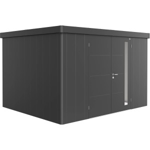 Biohort Gerätehaus Neo 3D in Dunkelgrau-Metallic mit Doppeltür und Fenster.