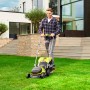 Ryobi Akku-Rasenmäher RY18LM37A-140 mit 37 cm Schnittbreite im Einsatz.