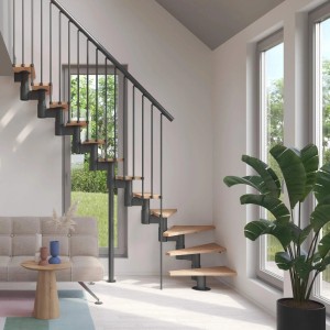 Moderne Intercon Raumspartreppe Torino mit 12 naturbelassenen Buchenstufen, Lava-Anthrazit Mittelholm, linksgewendelt.