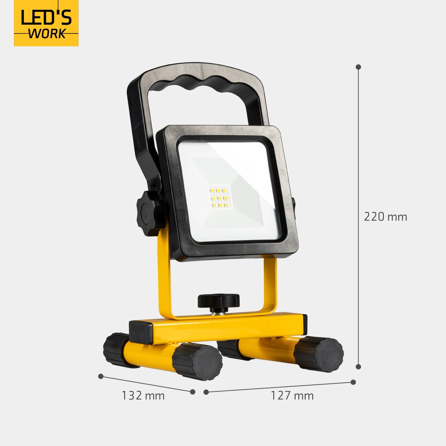 LED Arbeitsleuchte, aufladbar, 700 Lumen, schwarz-gelb, mit Tragegriff und Standfuß.