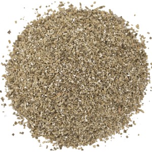 Floragard Vermiculite, ein Haufen des feinen, hellbraunen Granulats.