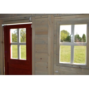 Detailansicht: Fenster und rote Tür des Wendi Toys Kinderspielhaus Elefant.