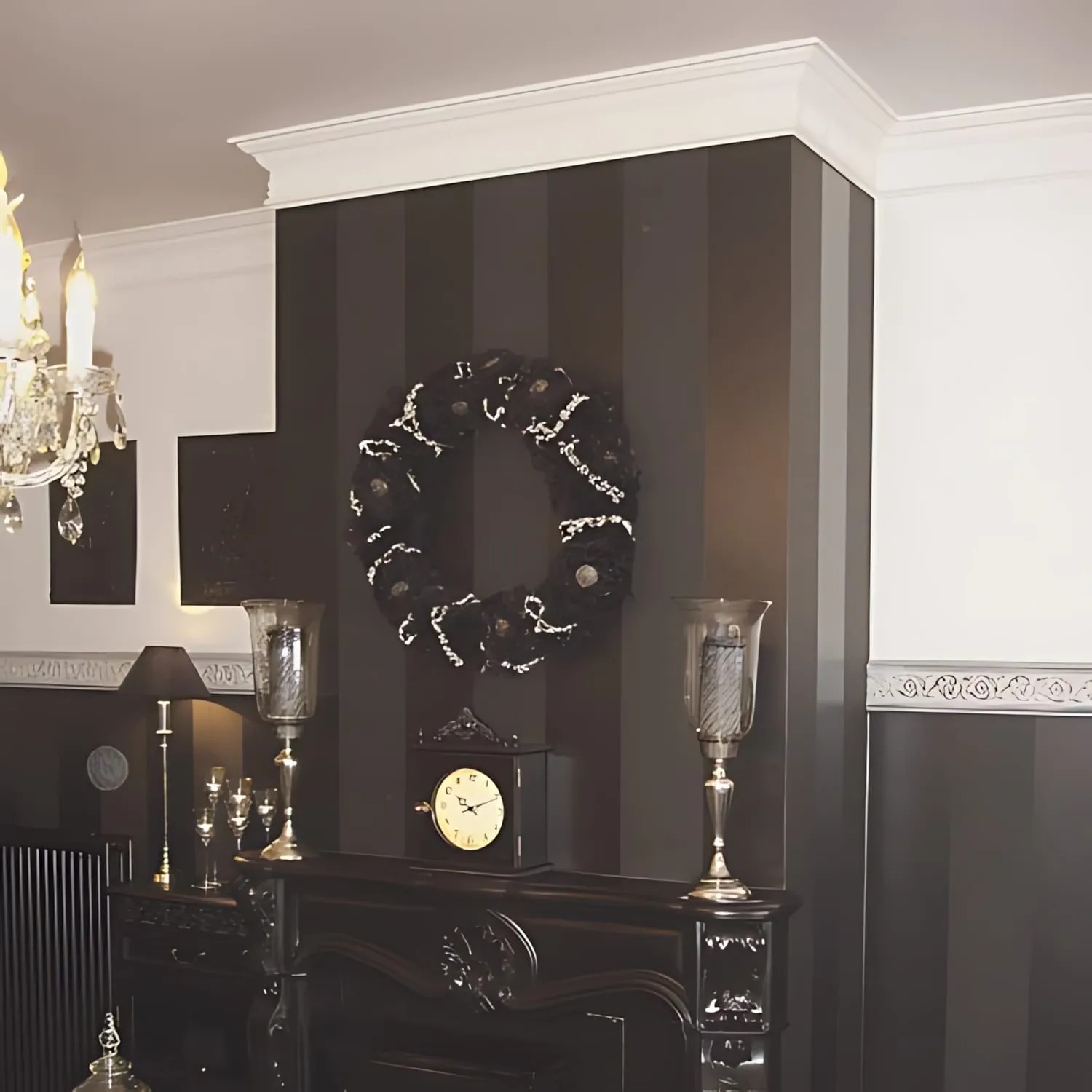 Weiße ORAC DECOR Zierleisten C303 LUXXUS als Deckenleiste im Rokoko/Barock Stil.