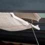 Detailaufnahme: Weißes Sonnensegel für Palram Stockholm Terrassenüberdachung mit Haken.