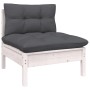 Weißes Gartenmöbel-Element aus Kiefernholz mit anthrazitfarbenen Kissen, Teil eines Lounge-Sets.