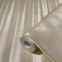 Glööckler Vliestapete Imperial Welle Champagnermetallic, Rollenansicht der Dekortapete.