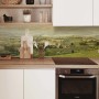 MySpotti Küchenrückwand mit Toskana-Motiv in Küche mit weißen Schränken.