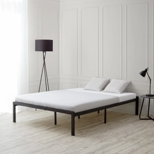 Schwarzes Metallbett 140x200 cm mit Matratze, Doppelbett im Futonstil für Schlafzimmer oder Gästezimmer.