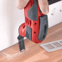 Einhell Multitool-Set XL: Rotes Multitool im Einsatz beim Sägen von Holz, 35-teilig.