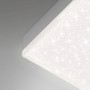Weißes, rahmenloses Brilo LED-Panel mit Sternenhimmel-Optik, montiert an der Decke.