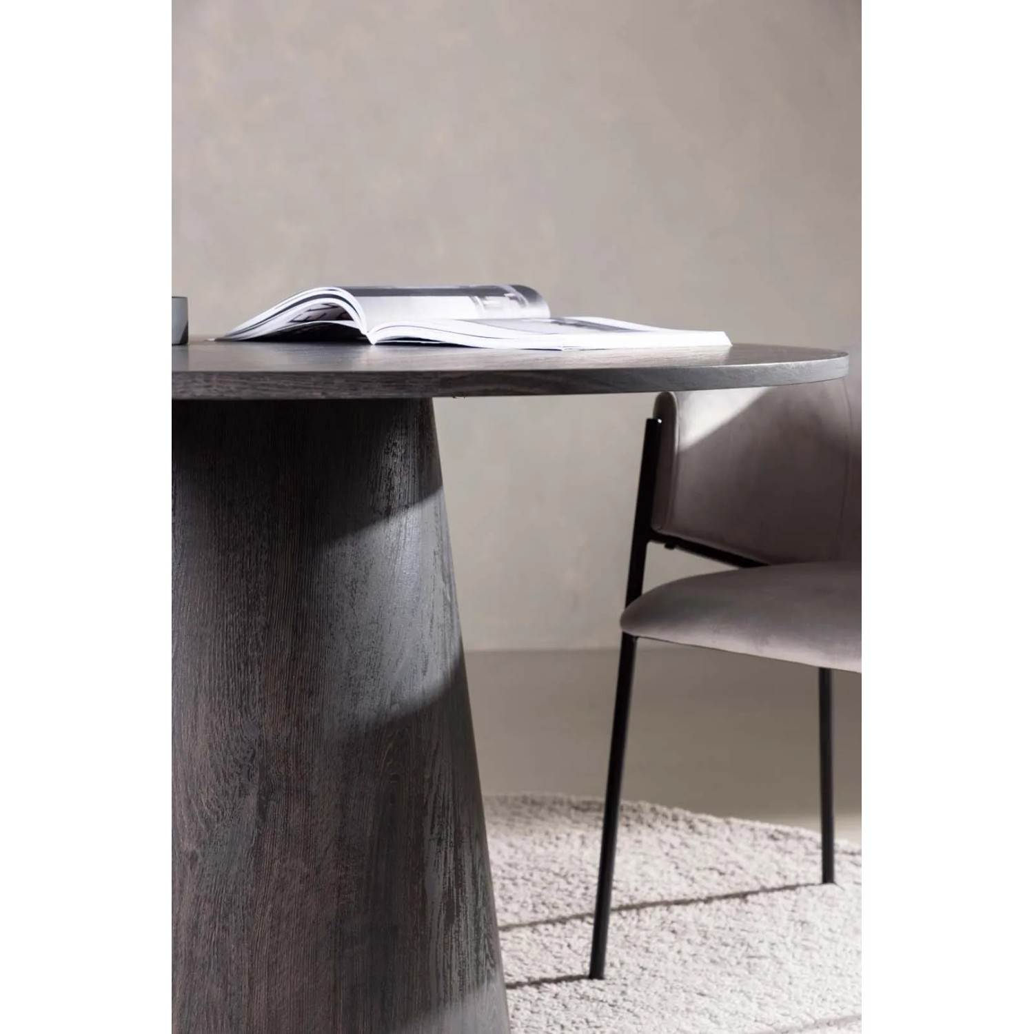 Runder ebuy24 Esstisch Lanzo Ø120cm in Mocca mit zentralem Säulenfuß.