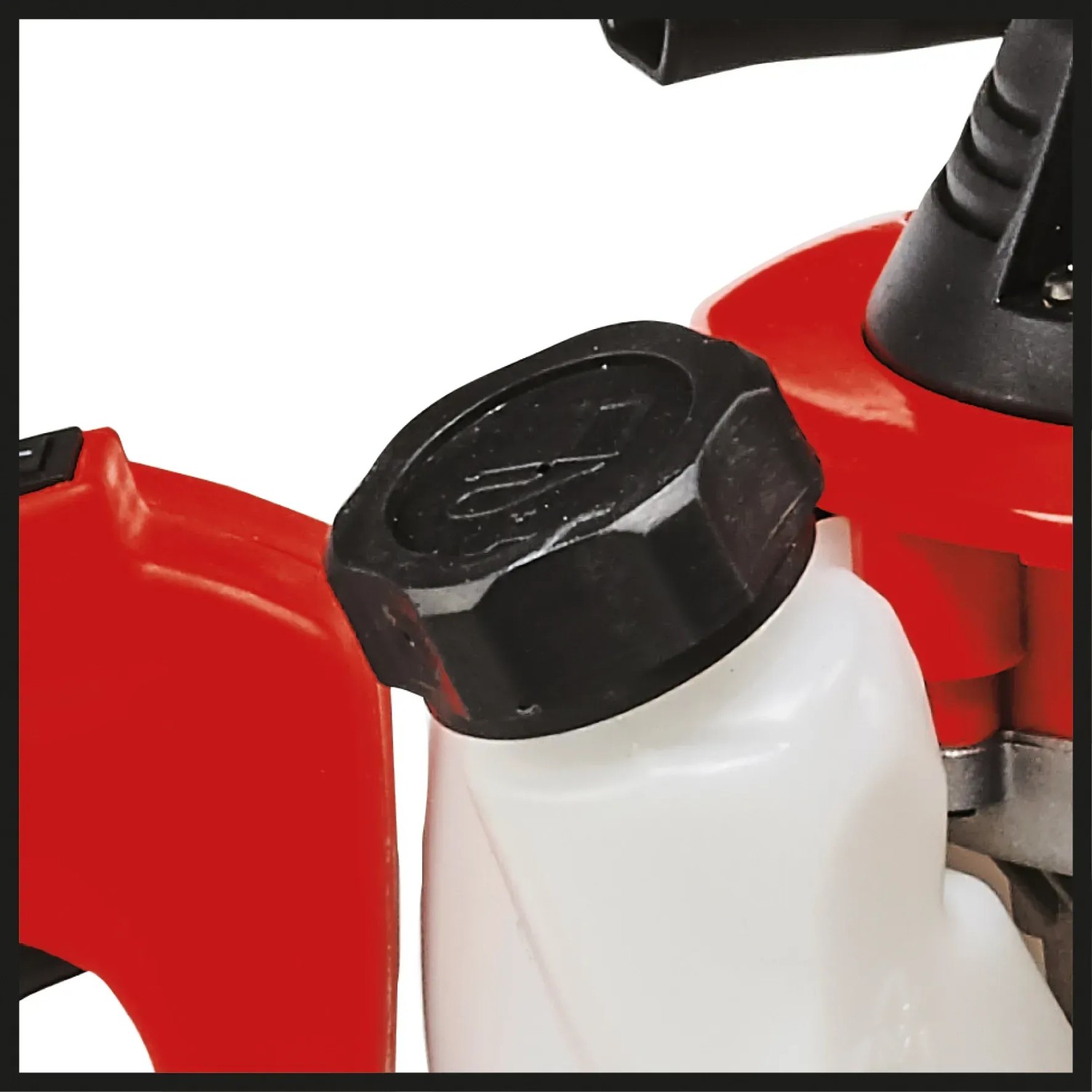 Detailaufnahme: Tankdeckel der Einhell Benzin-Heckenschere GE-PH 2555 A.