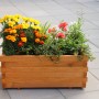Holz Pflanzkasten Lucca mit bunten Blumen, ideal für Terrasse und Balkon.
