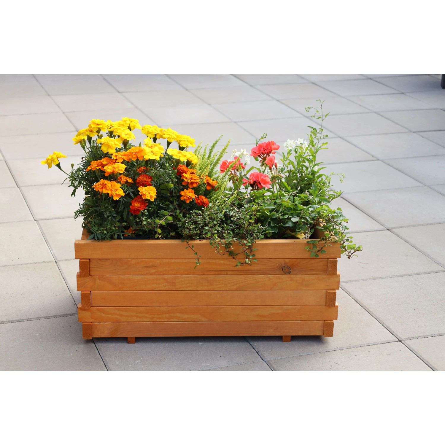 Holz Pflanzkasten Lucca mit bunten Blumen, ideal für Terrasse und Balkon.