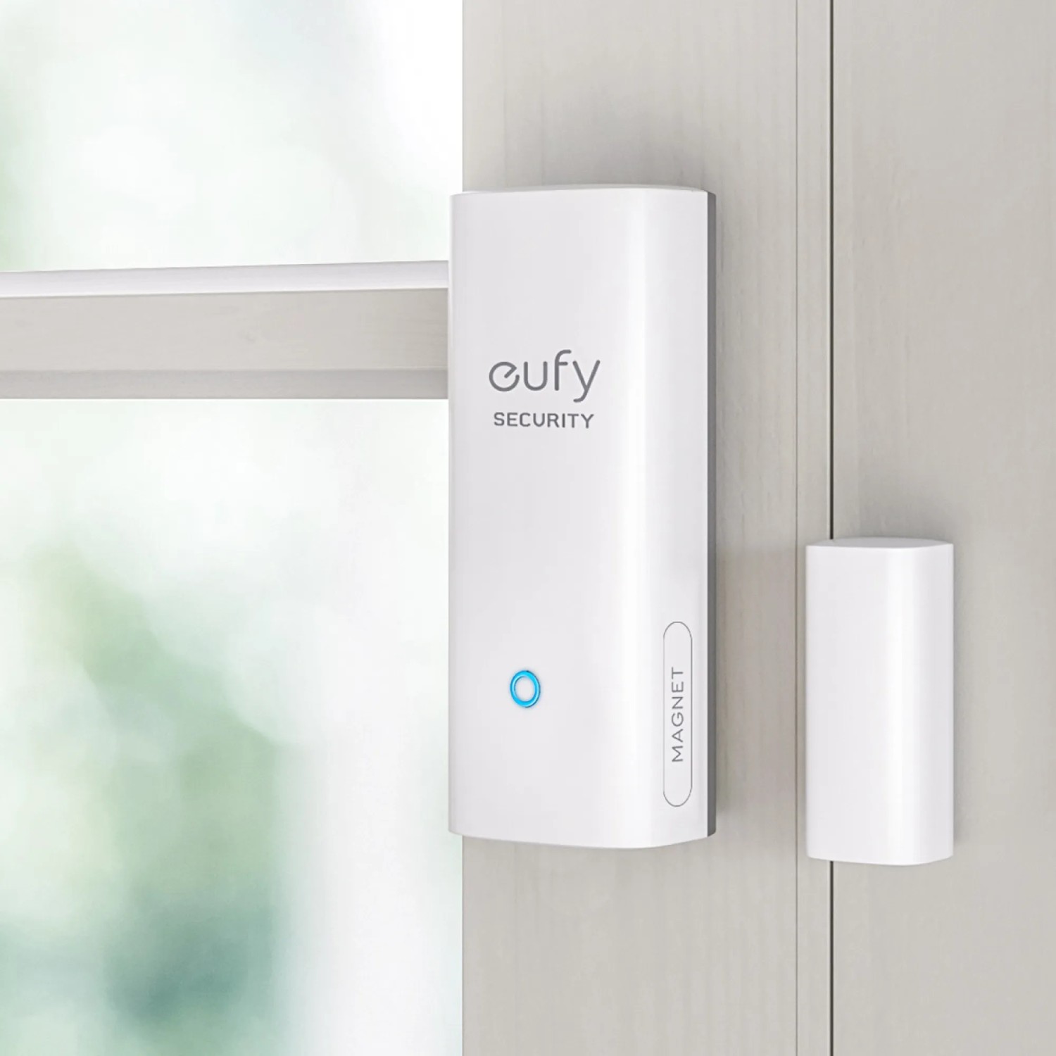Eufy Eingangssensor an Türrahmen montiert. Erkennt Öffnen und Schließen von Türen/Fenstern.