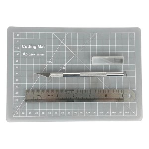Pebaro Bastelset: Skalpell, 5 Klingen, A5 Schneidematte und Lineal für präzise Schnitte.