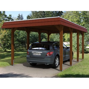 Skan Holz Carport Spreewald, Nussbaum mit roter Blende, mit Auto. Einzelcarport aus Holz mit Aluminiumdach.