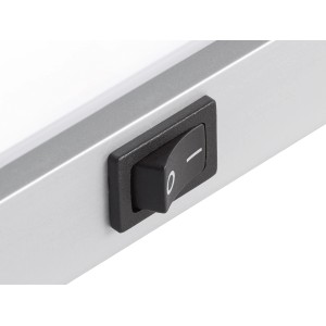Detailaufnahme: Schalter der LED-Lichtleiste in Silber/Schwarz.