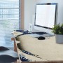 Beige Schreibtischunterlage mit japanischem Wellenmuster auf Schreibtisch. Schützt die Oberfläche, ideal für Büro und Homeoffice.