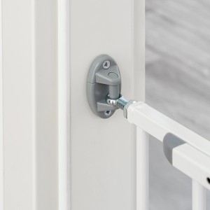 Detailaufnahme: Weißes Schraubgitter Simple-Lock, Kindersicherung für Treppen und Türen.