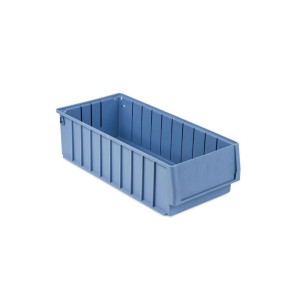 Blauer Regalkasten 12,6L mit Etikett und Schutzhaube, ideal zur Aufbewahrung von Kleinteilen.