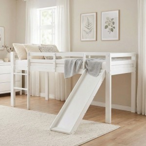 Weißes Kinderhochbett 90x200 aus Holz mit Leiter, Rutsche und Matratze. Ideal für Abenteuerbetten im Kinderzimmer.