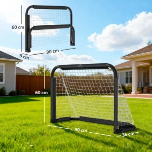 Schwarzes faltbares HOMCOM Fußballtor aus Metall mit weißem Netz auf Rasen. Maße 90x36x60 cm, auch gefaltet. Spiel & Spaß.