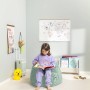 Mädchen liest auf Sitting Point Sitzsack Fluffy 120 l Salbei im Kinderzimmer.