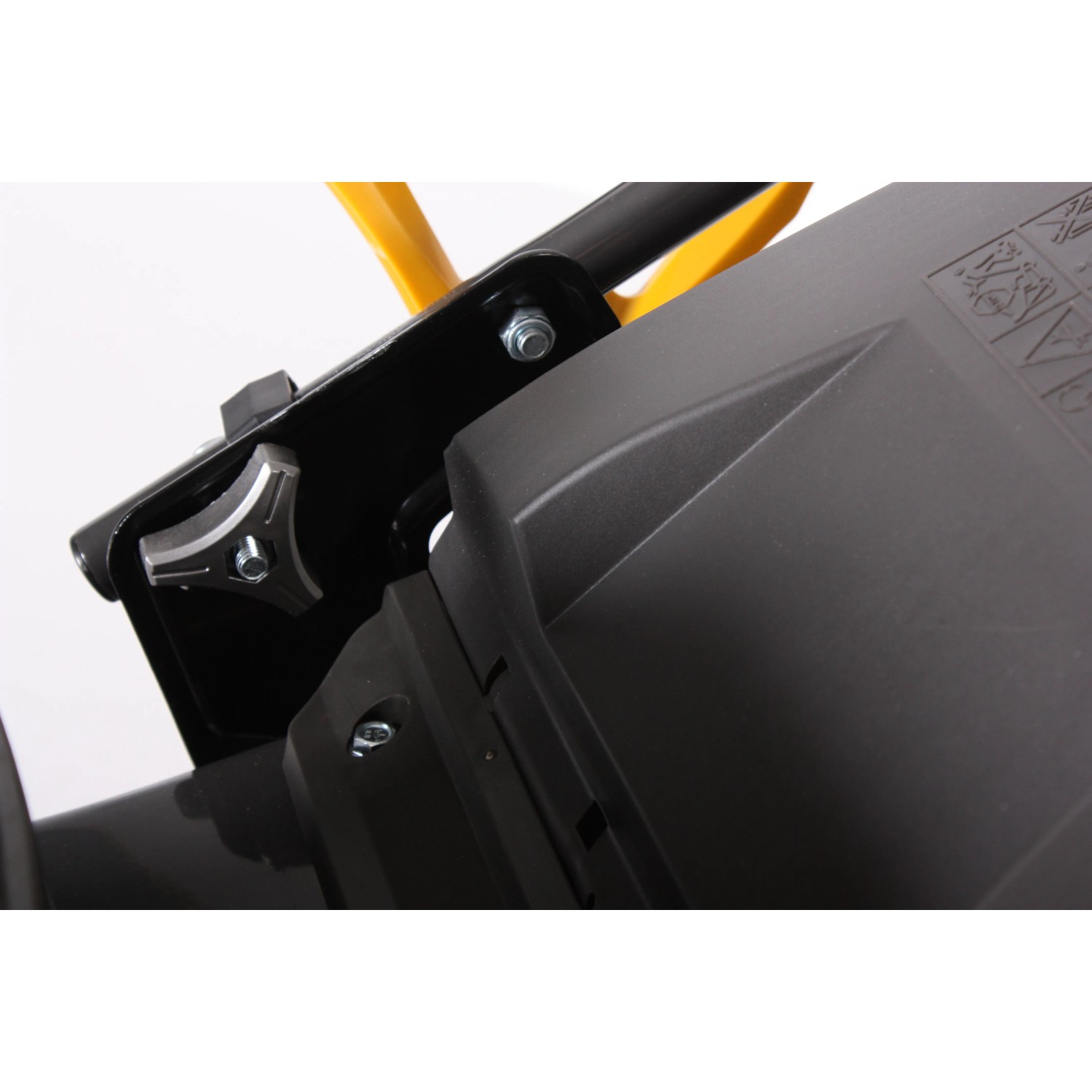 Detailaufnahme: Texas Premium 5370TR-WE Benzin-Rasenmäher, Fokus auf Einstellmechanismus.
