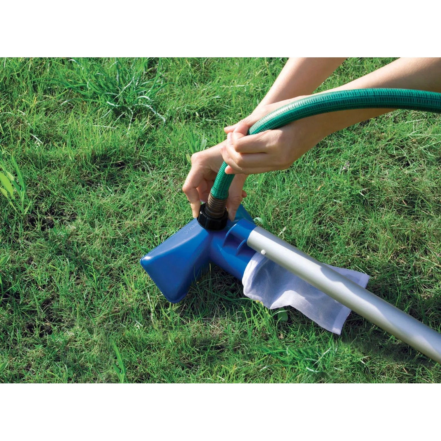 Intex Reinigungs-Set Venturi: Pool Bodensauger mit Schlauchanschluss und Teleskopstange.