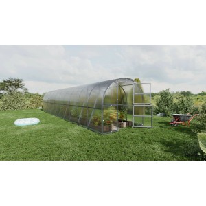 Langes Klasika Gewächshaus 36m² mit Polycarbonatabdeckung im Garten.