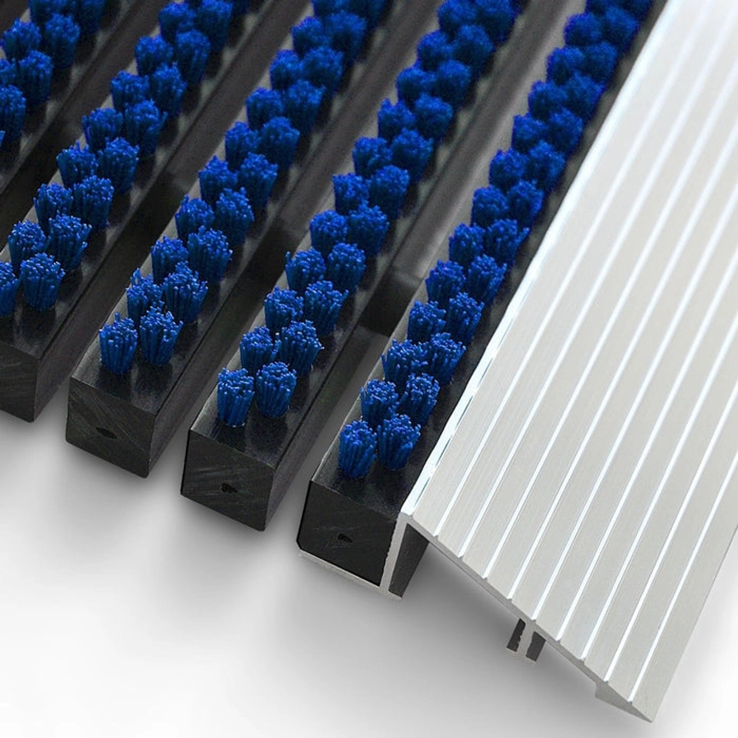 Karat Fußmatte Profi Brush blau mit Alu-Rahmen, Fußabtreter mit Bürsten, 40x60 cm.