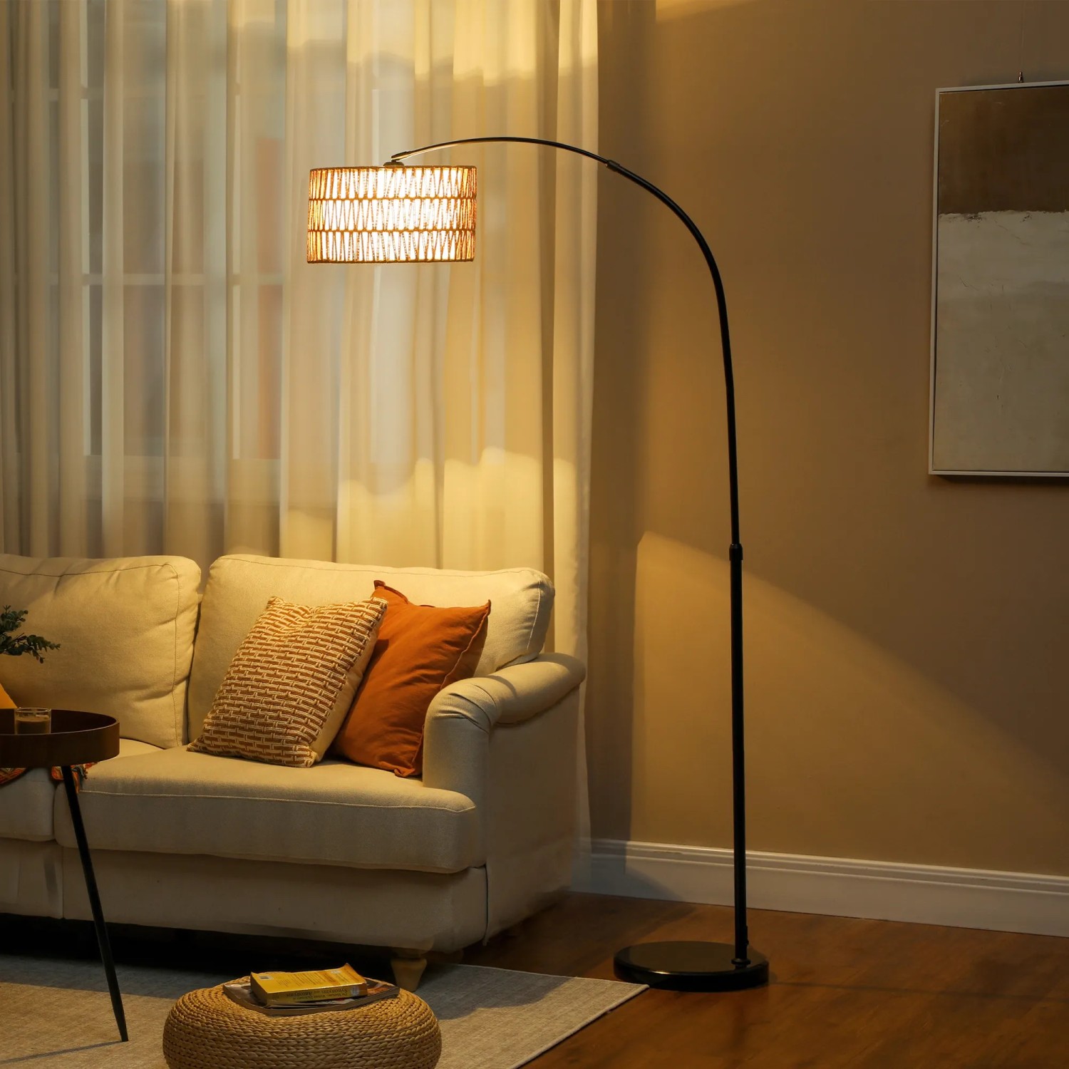 Schwarze HOMCOM Stehlampe mit braunem Lampenschirm aus Metall und Marmorfuß, höhenverstellbar.