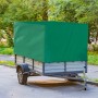 Grüne KARAT Abdeckplane (3x3m, 500 g/m²) auf Anhänger. LKW-Plane für Schutz vor Schmutz und Nässe.