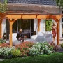 Freistehende Skan Holz Terrassenüberdachung Sanremo aus Leimholz Eiche hell mit Polycarbonatplatten.