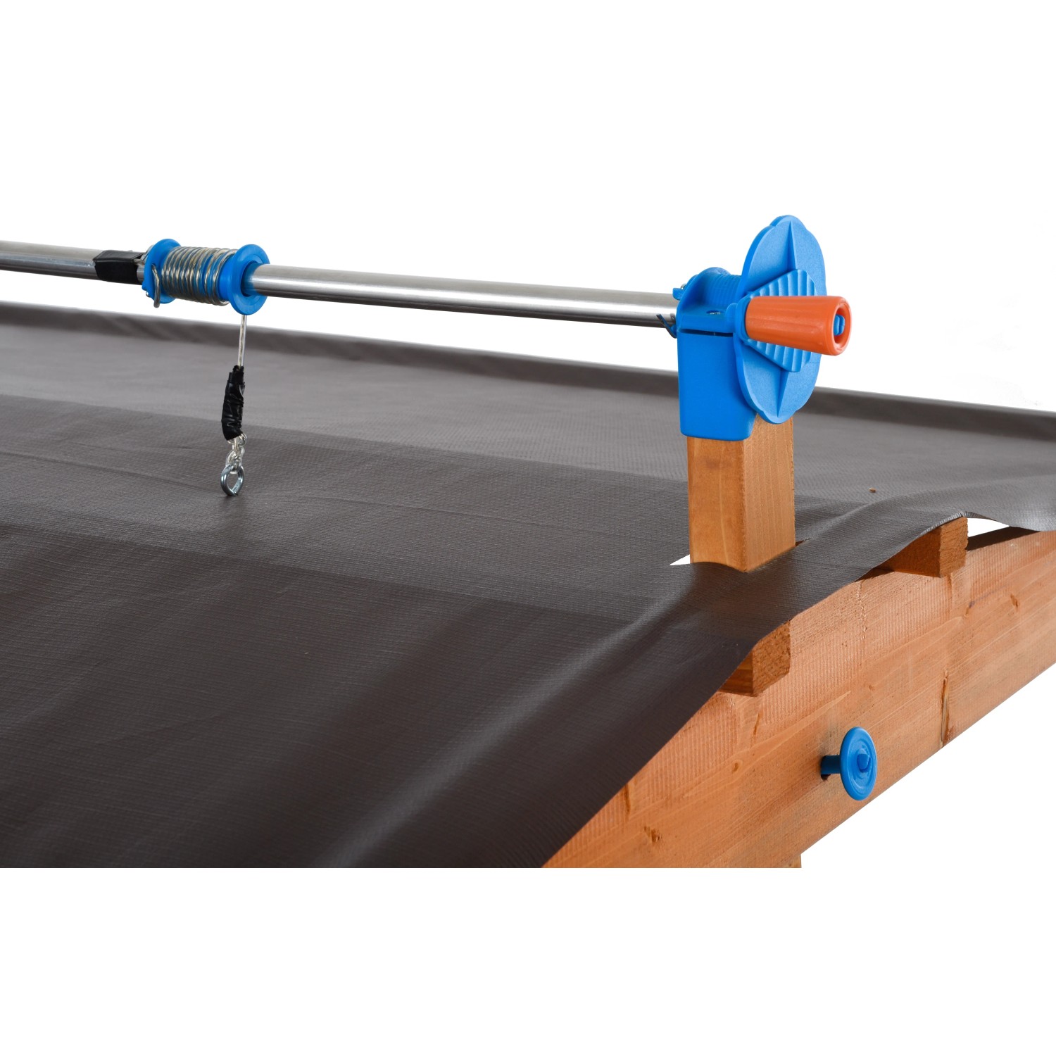 Detailaufnahme: Dachlift-Mechanismus des Gaspo Sandkasten Mickey, mit Kurbel und Seilzug.