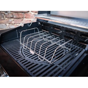 Enders Rippchenhalter aus Edelstahl auf Grillrost, Zubehör für Spareribs und Braten.