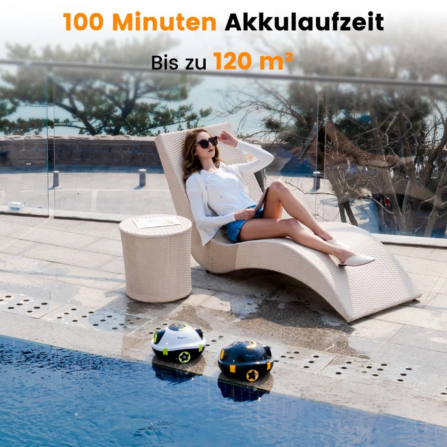 EVERCROSS Poolroboter Y10 in Schwarz am Pool, Frau auf Liege im Hintergrund.