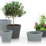 Scheurich C-Cone Pflanzgefäße in Stony Grey, verschiedene Größen und Bepflanzungen.
