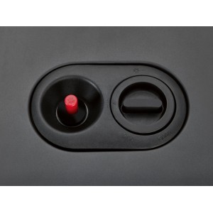 Bedienfeld des schwarzen Infrarot-Gasheizofens: roter Zündknopf, Drehregler für 3 Leistungsstufen (1,4-4,2 kW).