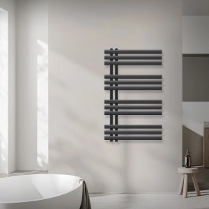 Anthrazitfarbener LuxeBath Badheizkörper Iron 600x1000mm mit Thermostat im modernen Bad.
