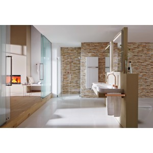 Badezimmer mit Verblender UltraStrong Firenze Creme, Feinsteinzeug in Steinoptik an der Wand.