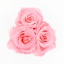 Herzförmige Rosenbox in Weiß-Gold mit drei rosa Rosenblüten als Blumenstrauß.