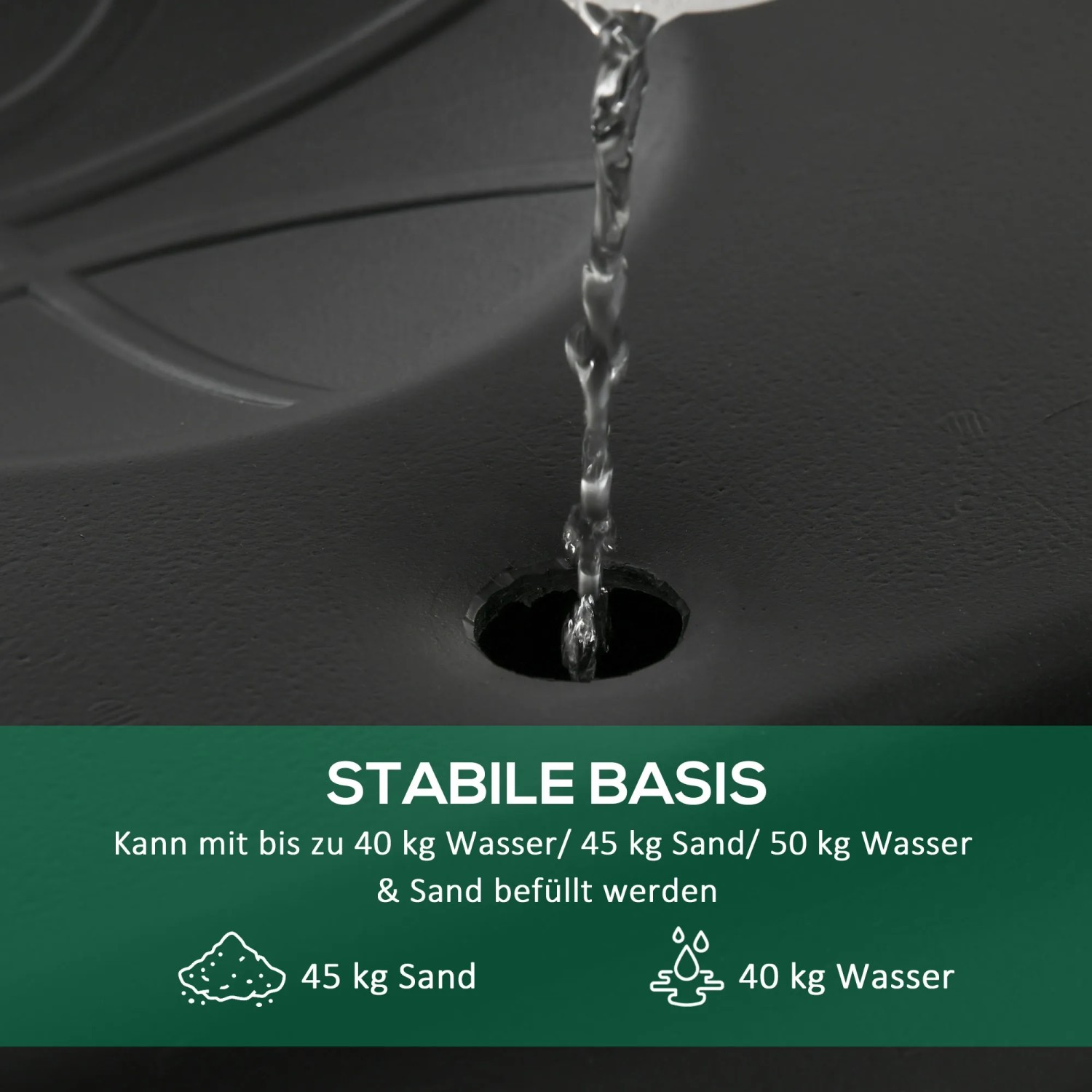 Detailaufnahme: Befüllen des Sockels vom HOMCOM Basketballständer mit Wasser für Stabilität.