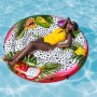 Bestway Badeinsel Fruits of Paradise (Ø 188 cm) im Pool mit Frau im gelben Badeanzug.