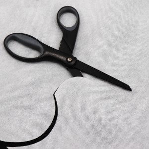 Aquagart Winterschutzvlies 240m², 60g, mit Schere zugeschnitten.