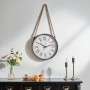 Industrielle Wall-Art Wanduhr Ø 35cm, schwarz-weiß, mit römischen Ziffern und Sisalkordel.