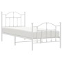 Weißes Metallbettgestell (80x200 cm) mit Kopf- und Fußteil. Bett für Schlafzimmer oder Gästezimmer.