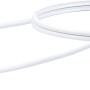 Weißes USB-Kabel (USB-A auf USB-C) für Schwaiger Qi Ladestation.